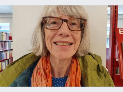 Vera, der afholder fælleslæsningerne